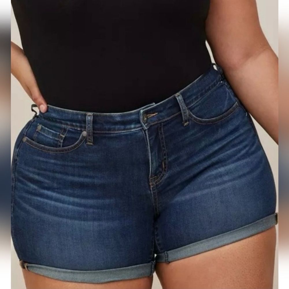 Torrid 24W High Rise Cut Off Raw Hem Jean Shorts 2807-at